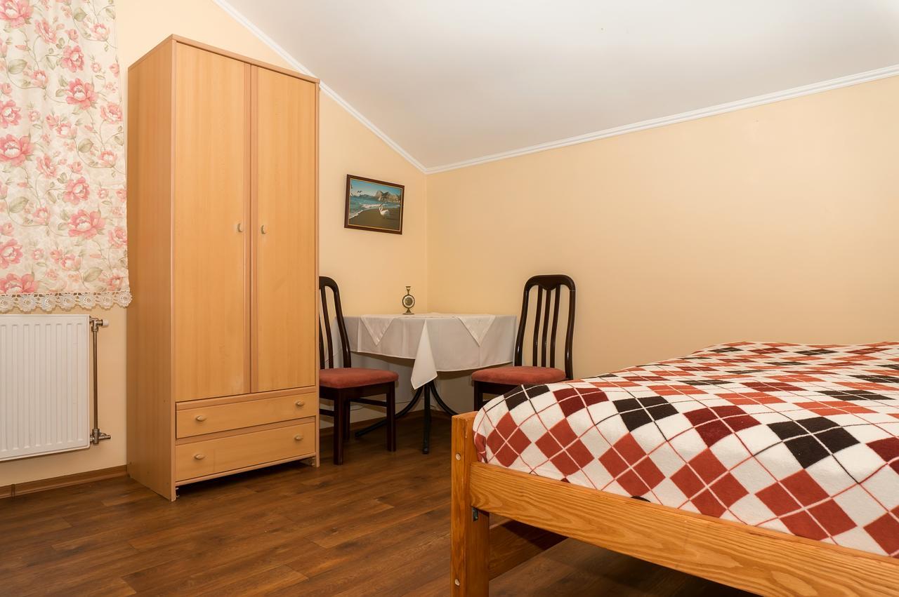 Hotel Кімнати В Центрі Uschhorod Exterior foto