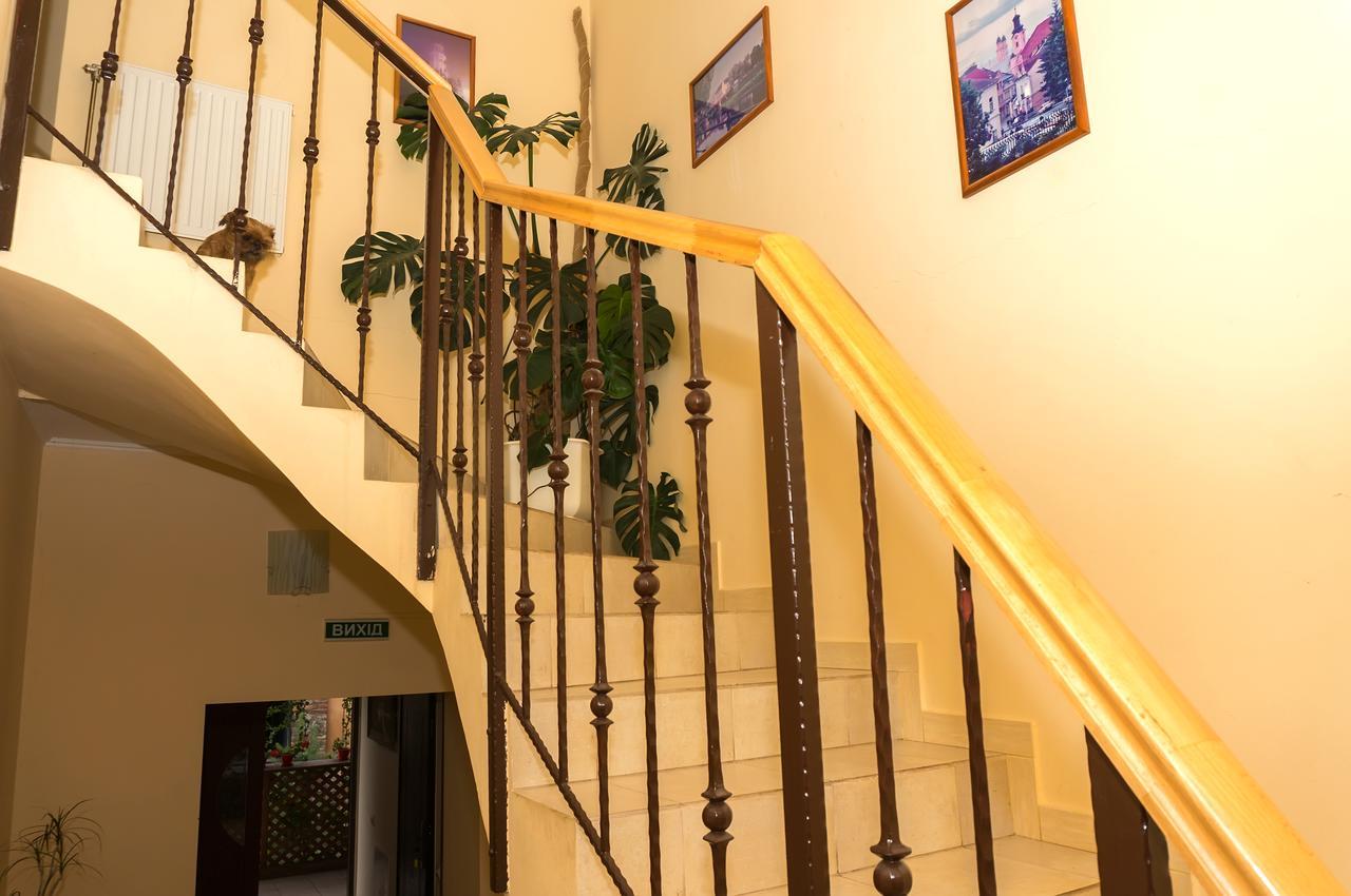 Hotel Кімнати В Центрі Uschhorod Exterior foto