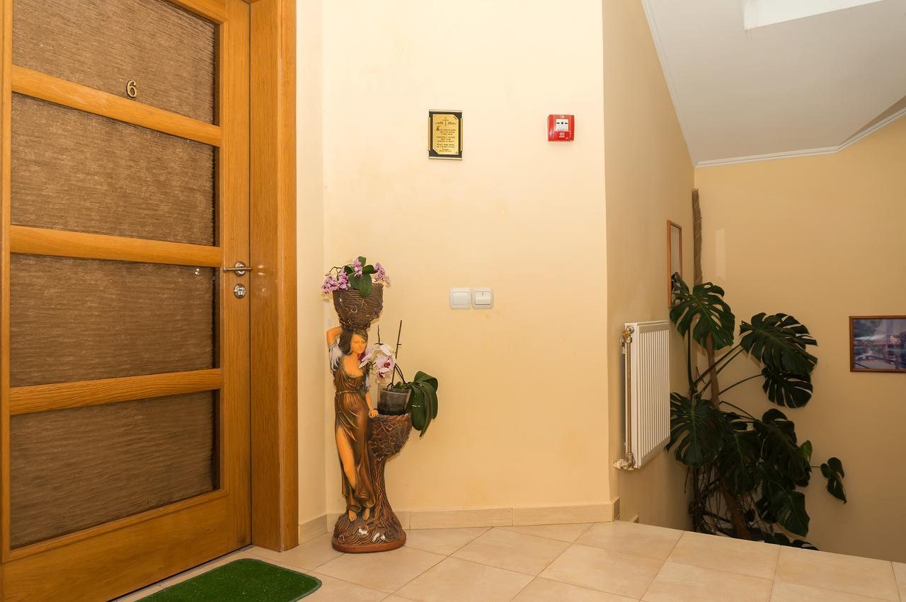 Hotel Кімнати В Центрі Uschhorod Exterior foto