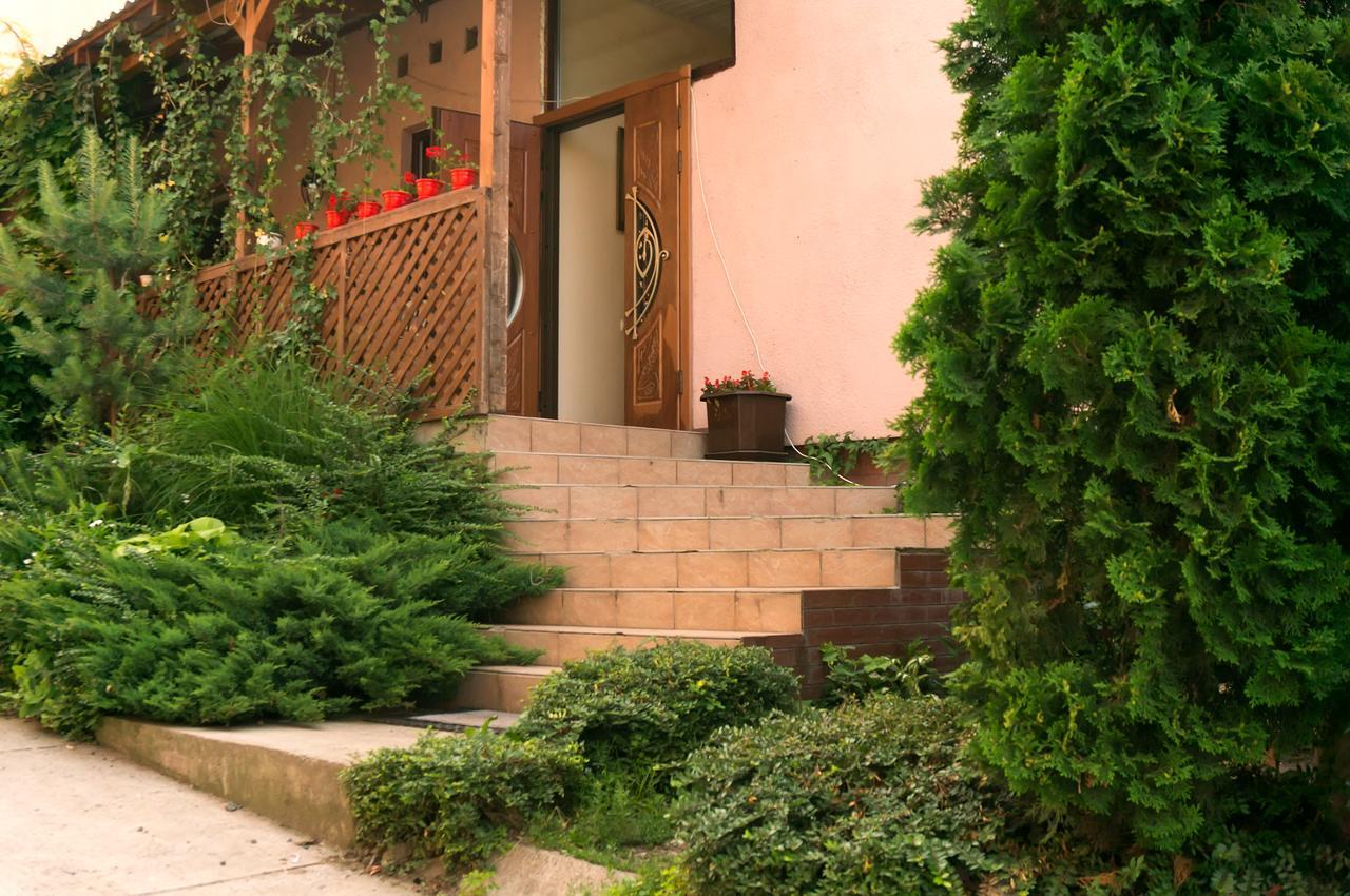Hotel Кімнати В Центрі Uschhorod Exterior foto