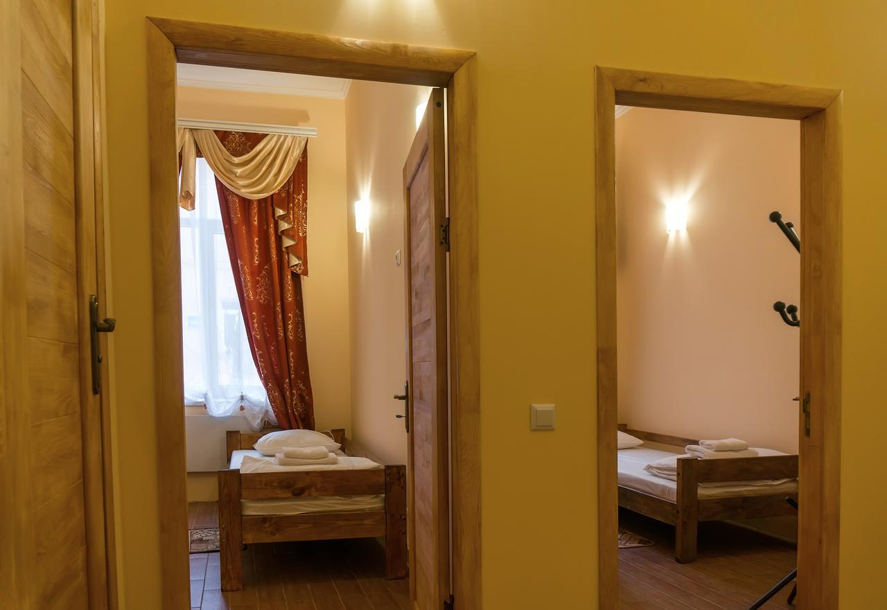 Hotel Кімнати В Центрі Uschhorod Exterior foto