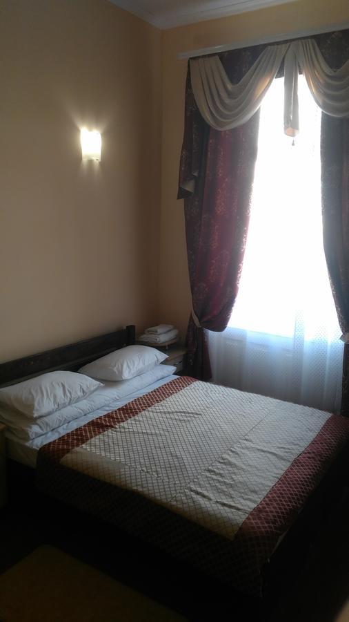 Hotel Кімнати В Центрі Uschhorod Exterior foto